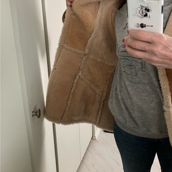 Sheepskin jacket. Just about perfect. - Picture 4 of 9